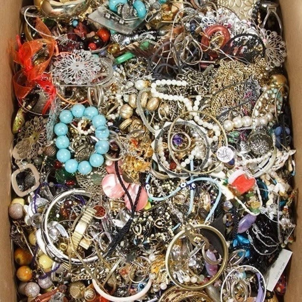 3 LB Vintage to Modern Jewelry Lot | Mostly Wearable | Repair Craft Resale Bulk - Picture 3 of 11